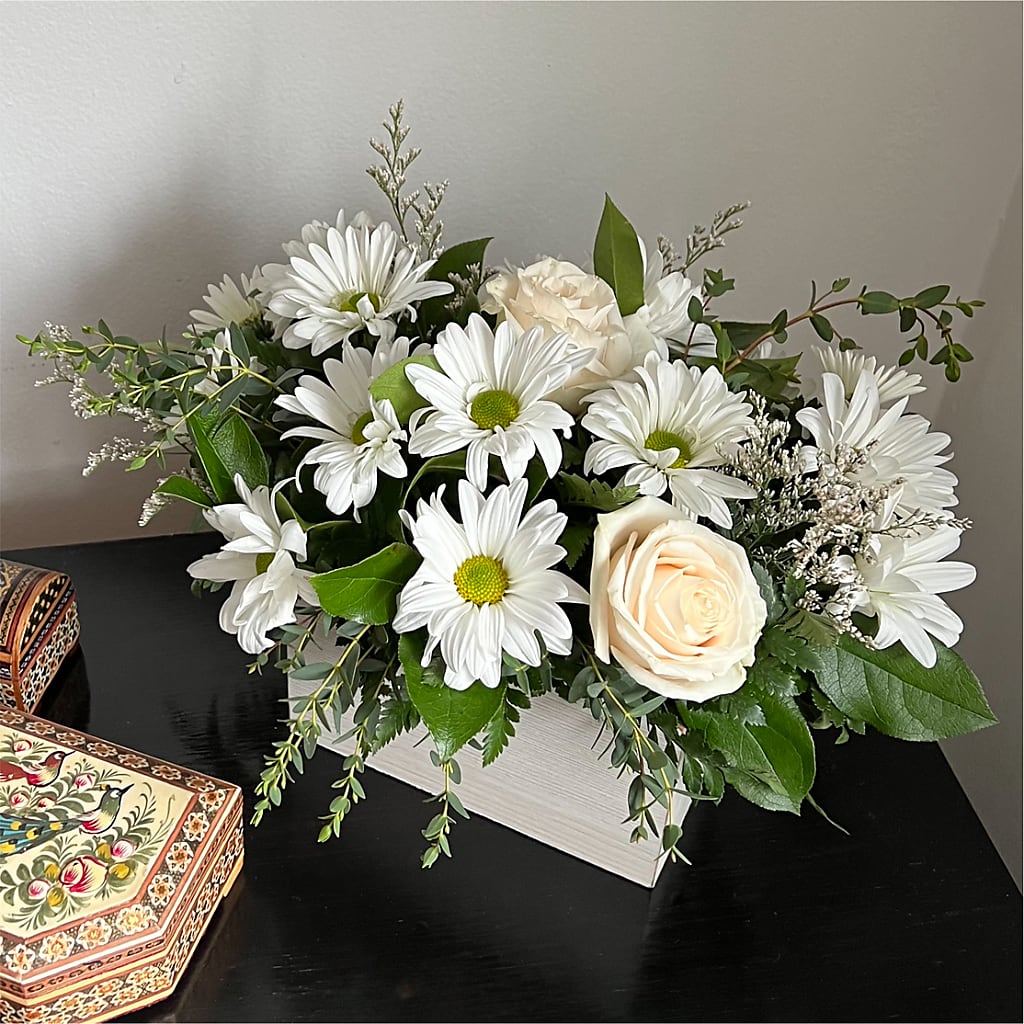 Fresh Linen Box Bouquet –  Super Savers, Lincoln NE